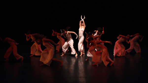 Contemporary dance theatre performance